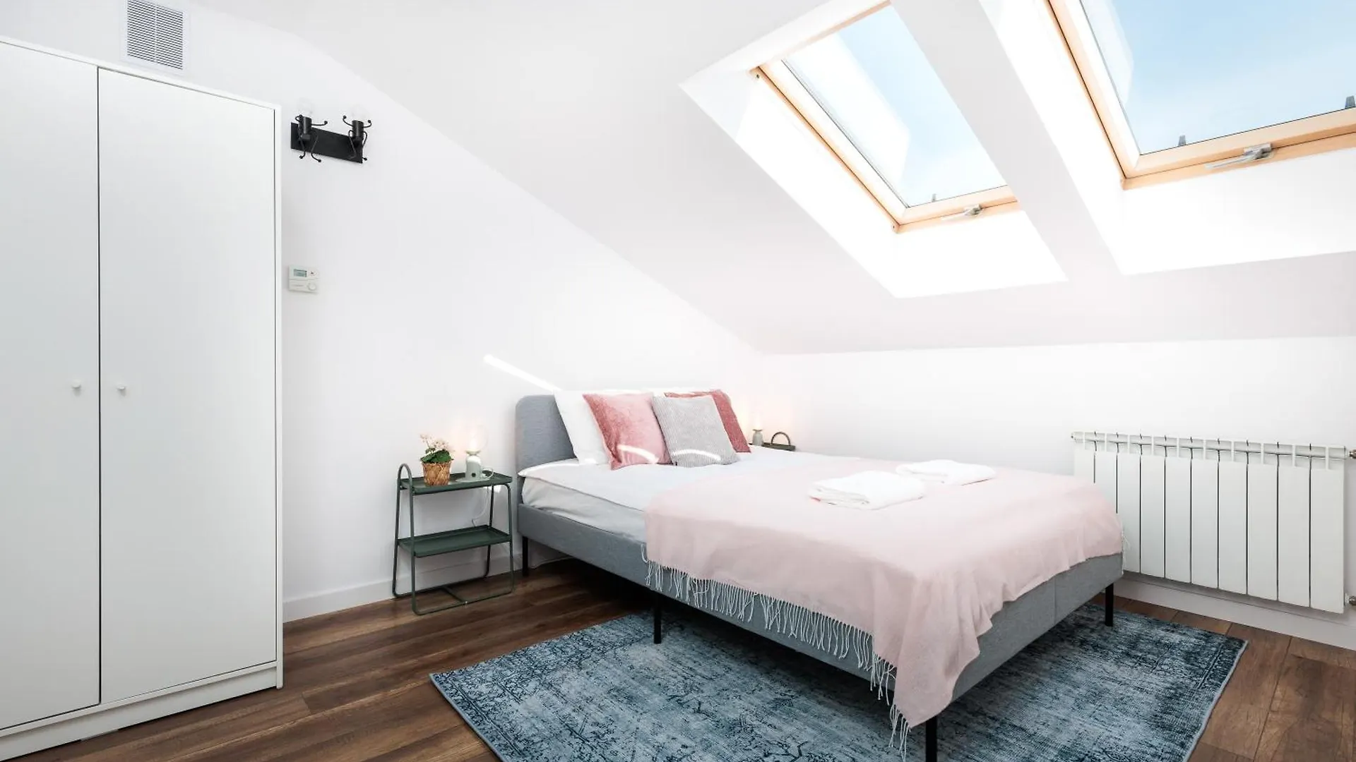 Krakow Trailside Apartments - By Upstairs 0*,